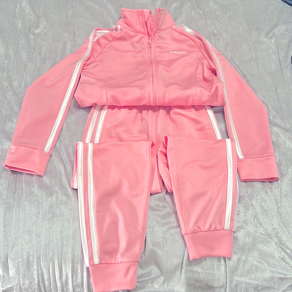 Gently used girls size 6 Adidas tracksuit.  Size 6